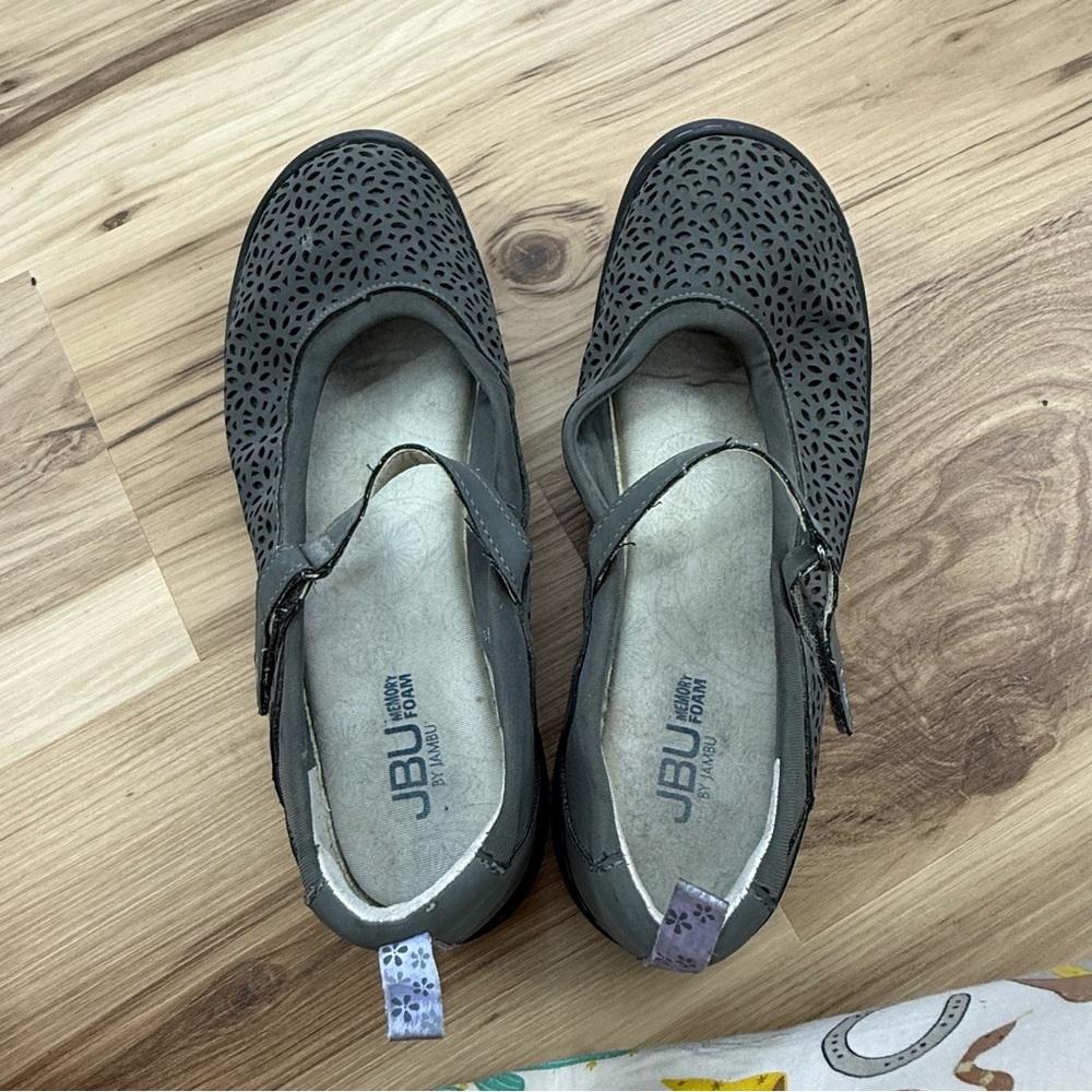 JBU Women's Gray Mary Jane Shoes - Picture 6 of 8